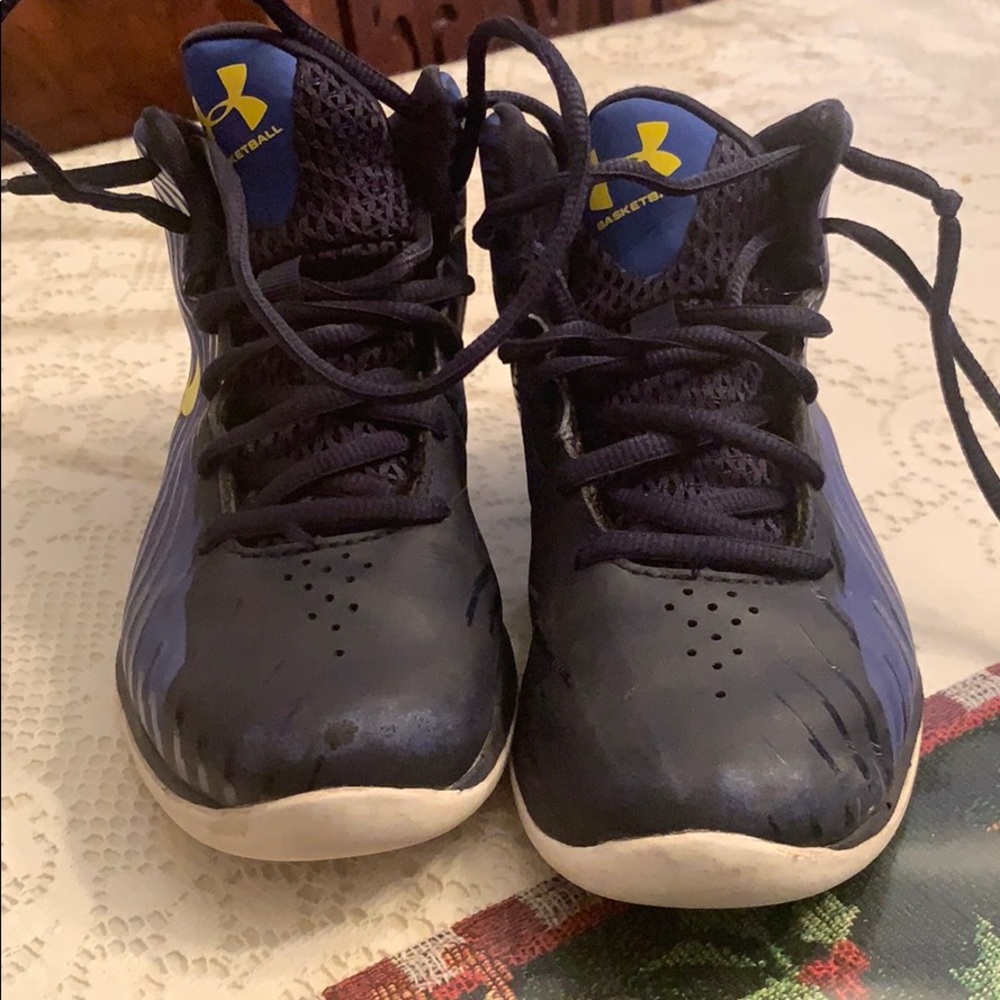 Basketball sneakers